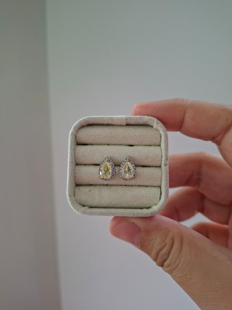 Light Yellow Stone Pear Teardrop Stud Earrings (Category: Earrings) located in Dasmarinas. Submitted by danabrie22 (Listing ID 1461855080, Image 2). Description: very well-made, excellent crafstmanship 10/10 condition brand new stainless steel & cubic zirconia stones made in Hongkong.