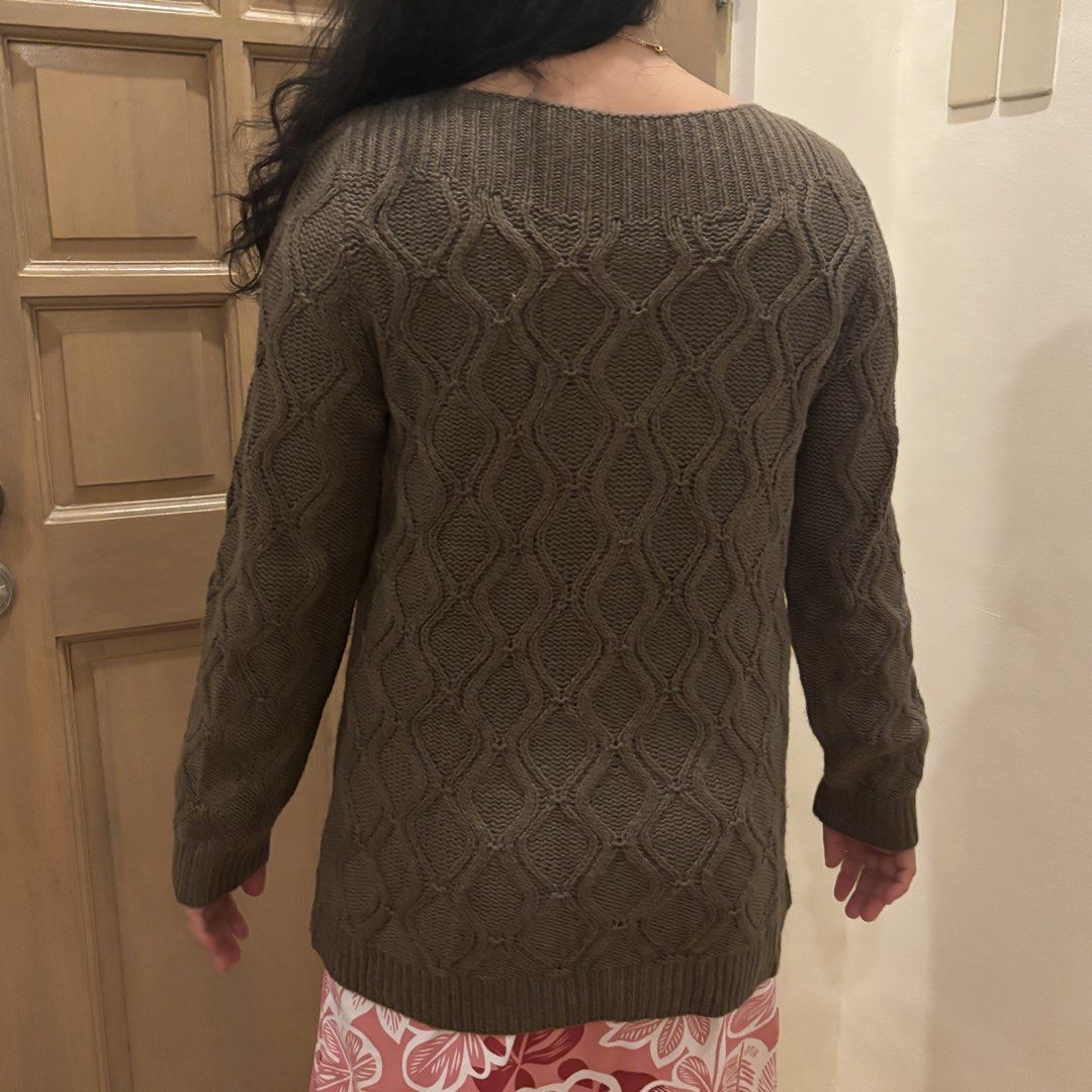 LOFT Knit Longsleeve (Category: Longsleeves) located in Marikina City. Submitted by holymollyz (Listing ID 1461980699, Image 2). Description: .