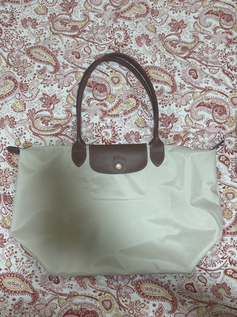 Longchamp Le Pilage - Paper in Large (Category: Announcements) located in Paranaque City. Submitted by arie.kai (Listing ID 1461833998, Image 1). Description: - Authentic Longchamp - Color: Paper - Size: Large - Bought last year September in Powerplant, Makati - Price is firm, retail price is 11.5k - Issues: Visible stains (but can be cleaned) .