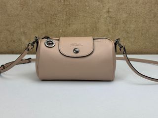 (Category: ) located in . Submitted by luxury_galeries (Listing ID 1461820559, Image 1). Description: .