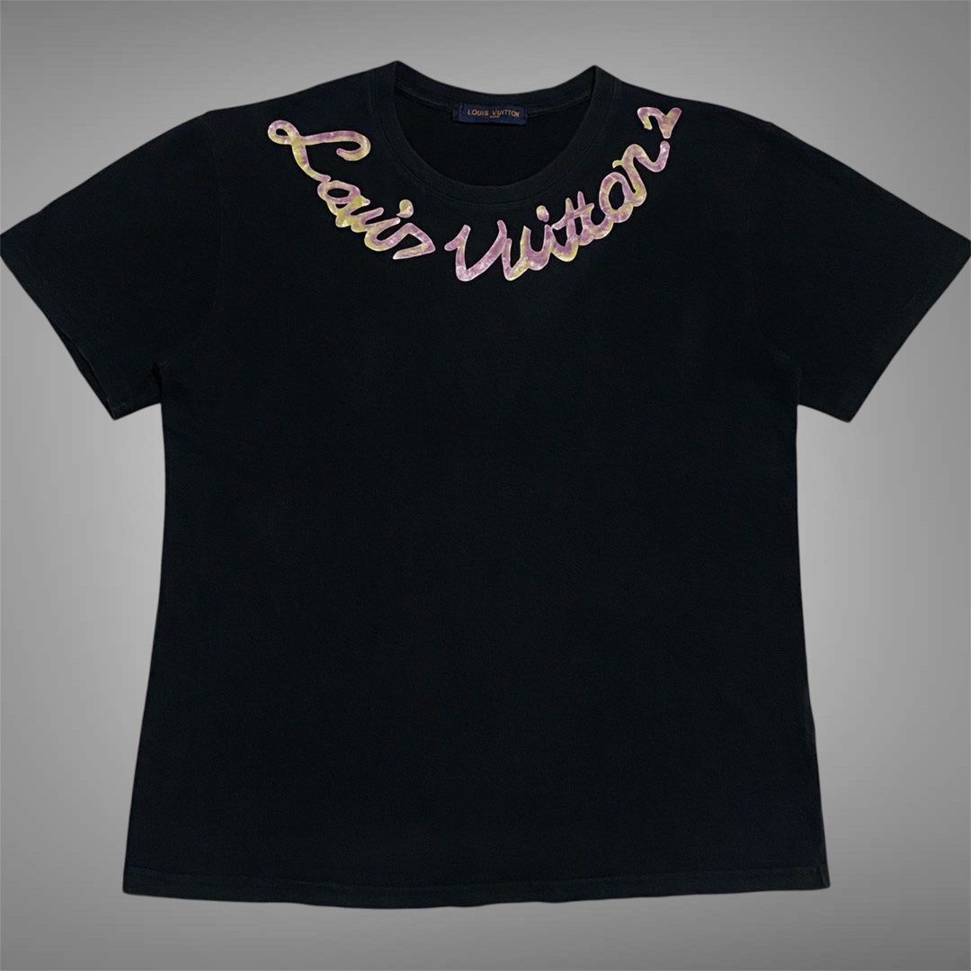 Louis Vuitton (Category: Shirts) located in Mabalacat. Submitted by stellargarments (Listing ID 1461836739, Image 1). Description: L -26 W - 20 Condition - 8/10 Cotton Fabric Medjo makapal print sa logos Smooth on skin fabric ✅tags Need wash fresh from bale.