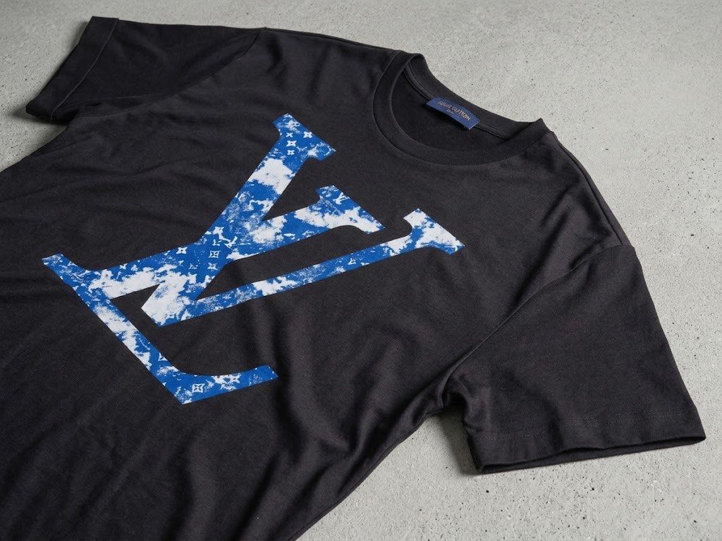 Louis Vuitton Black Monogram T-Shirt (Category: Tshirts & Polo Shirts ) located in Manila. Submitted by hiddenvaultph (Listing ID 1461904056, Image 3). Description: Width: 22.5 Length: 28 Color rate: 10/10 Like new condition No issue MOP: Gcash Shipping: JNT Location: Antipolo .