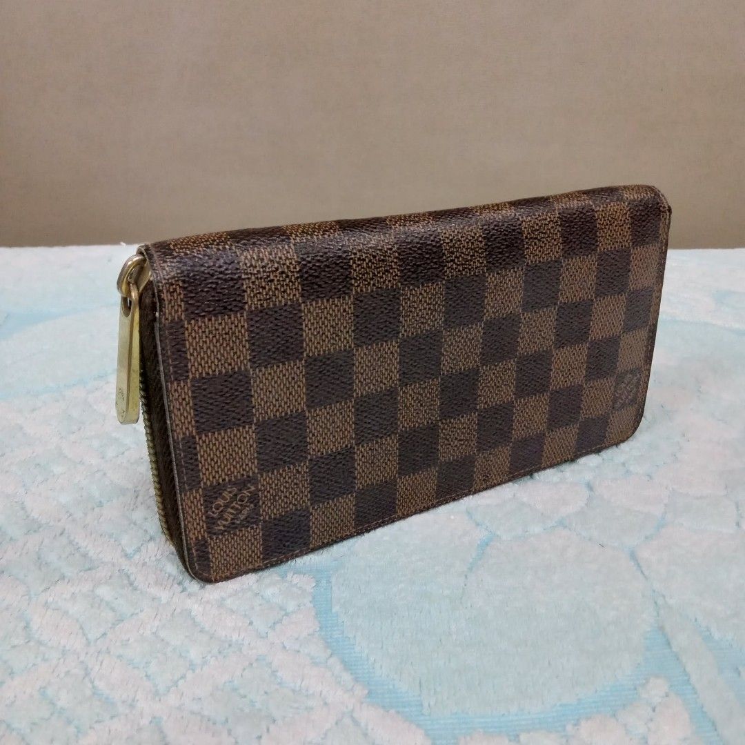 Louis Vuitton Damiet Ebene Long Zipper Wallet (Category: Luxury Bags & Wallets) located in Taguig. Submitted by esa.agustin (Listing ID 1461805988, Image 2). Description: Original Louis Vuitton Damier Ebene long zipper wallet. Made in Spain..