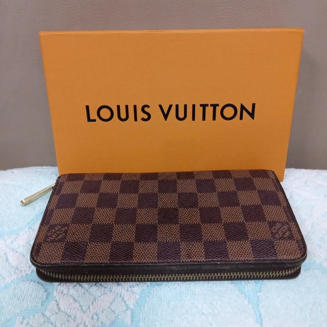 Louis Vuitton Damiet Ebene Long Zipper Wallet (Category: Luxury Bags & Wallets) located in Taguig. Submitted by esa.agustin (Listing ID 1461805988, Image 1). Description: Original Louis Vuitton Damier Ebene long zipper wallet. Made in Spain..