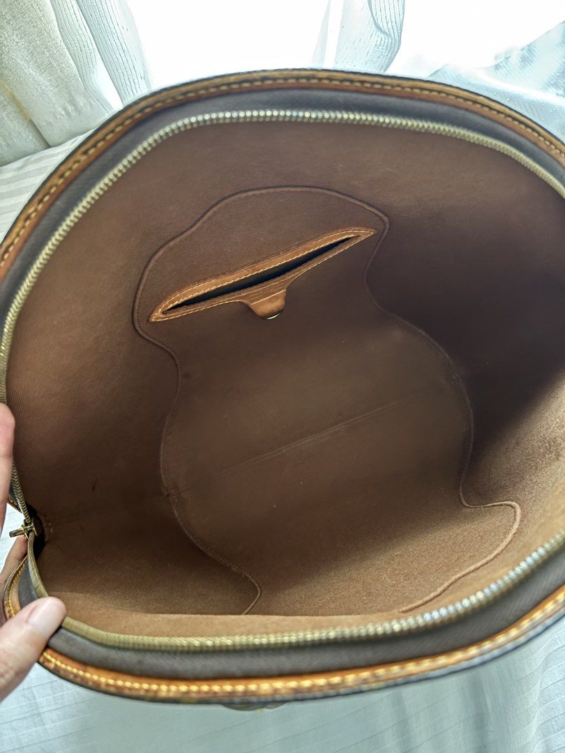 Louis Vuitton Ellipse MM (Category: Luxury Bags & Wallets) located in Pasig City. Submitted by patsales_ (Listing ID 1461800594, Image 3). Description: Material: Monogram coated canvas + natural vachetta leather Style: Vintage top-handle / bowling-style bag Typical dimensions: around 15–16” wide × 12” Authentic Rfs: decluttering . Not used often.