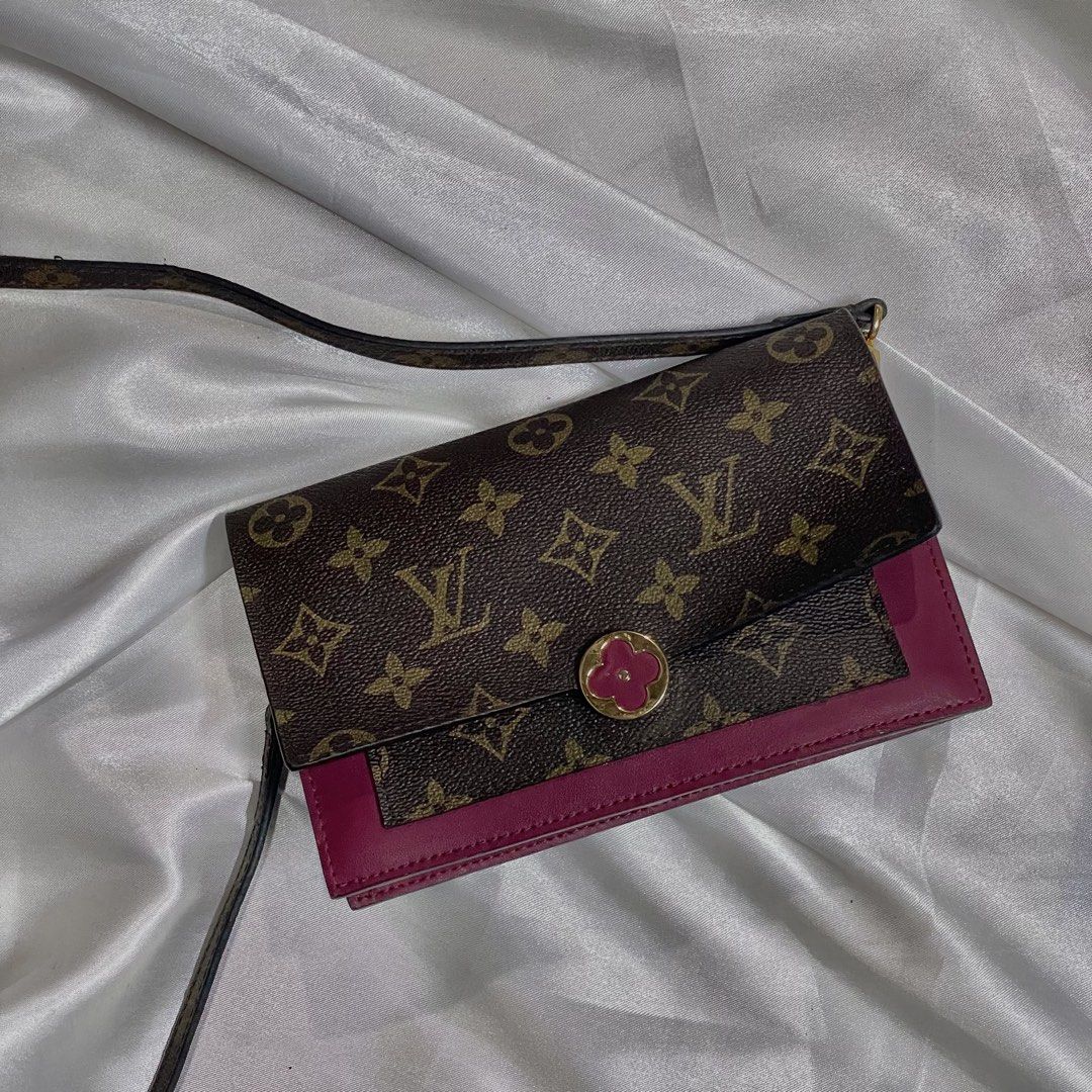Louis Vuitton Flore Chain Wallet (Category: Shoulder Bags) located in Manila. Submitted by syle_88 (Listing ID 1461974113, Image 1). Description: .