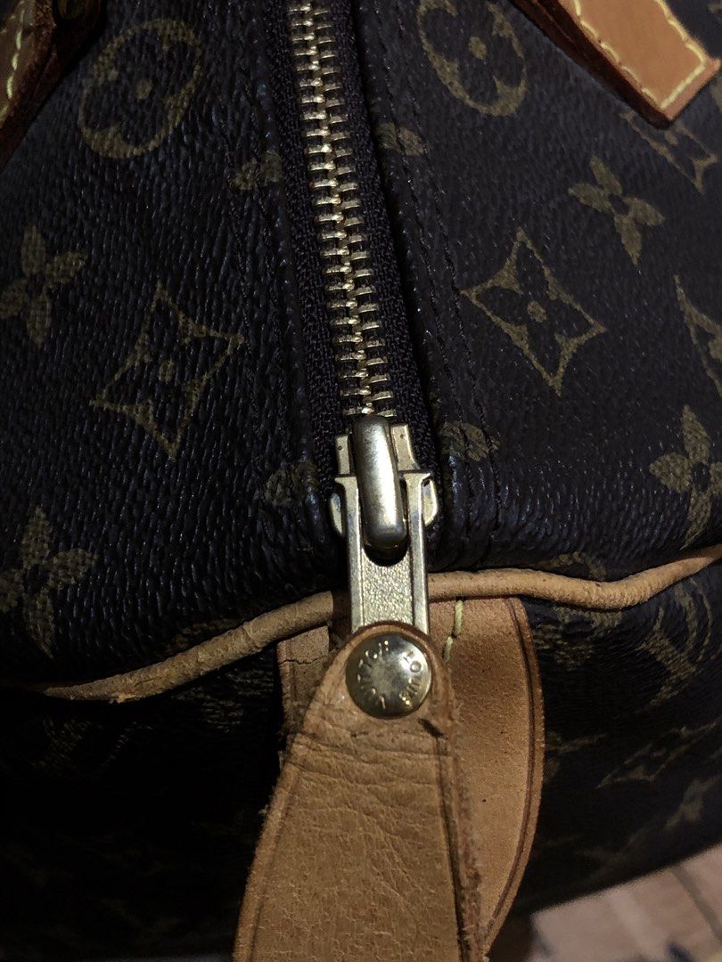 LOUIS VUITTON SPEEDY BAG (Category: Luxury Bags & Wallets) located in Manila. Submitted by beyondessence (Listing ID 1461890228, Image 2). Description: LOUIS VUITTON SPEEDY BAG EXCELLENT TO ASNEW CONDITION J&T COURIER AUTHENTIC LEGIT.