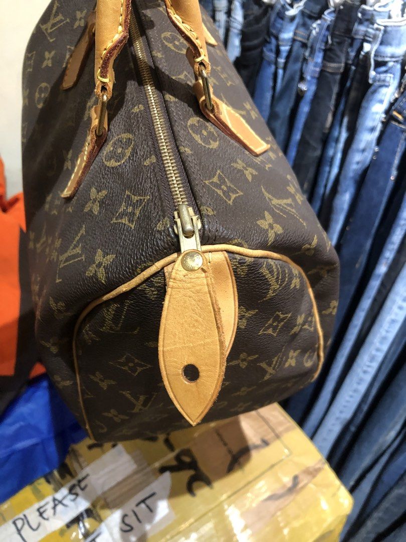 LOUIS VUITTON SPEEDY BAG (Category: Luxury Bags & Wallets) located in Manila. Submitted by beyondessence (Listing ID 1461890228, Image 3). Description: LOUIS VUITTON SPEEDY BAG EXCELLENT TO ASNEW CONDITION J&T COURIER AUTHENTIC LEGIT.