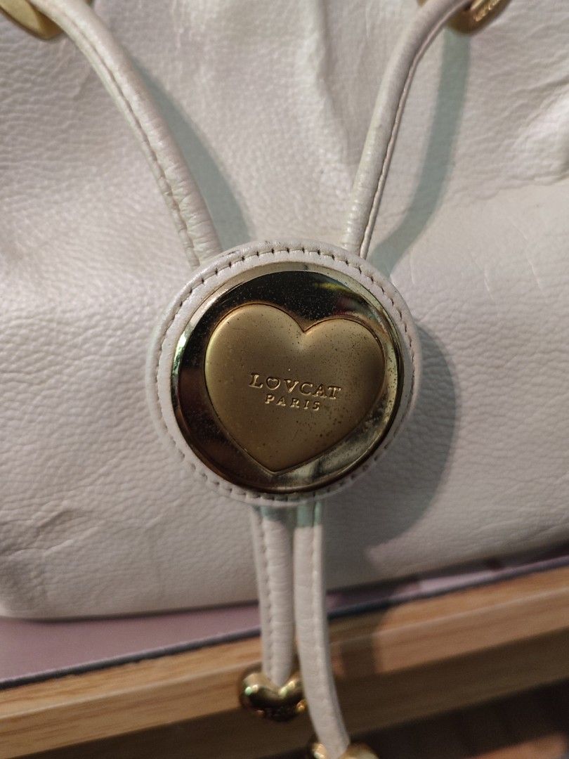 Lovcat Paris Shoulder Bag (Category: Shoulder Bags) located in Ibajay. Submitted by trendholicrepublique (Listing ID 1461816041, Image 3). Description: Lovcat Paris Shoulder Bag 459 Php Very Good Condition with signs of usage.