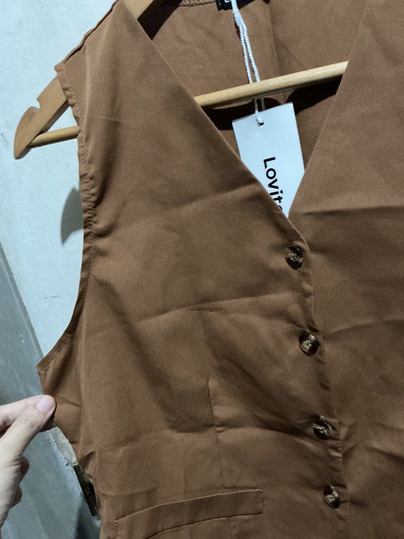 LOVITO BROWN VEST TOP (Category: Others Tops) located in Dagupan City. Submitted by trendies_collection (Listing ID 1462015789, Image 3). Description: Brand new with pouch and hang tag Large on tag, fits medium to large No issue.