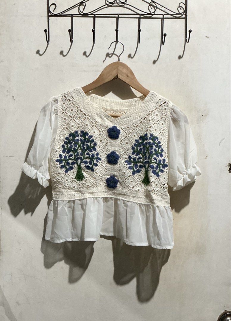 LOVITO KOREAN CROCHET PUFF SLEEVES TOP (Category: Blouses) located in Dagupan City. Submitted by trendies_collection (Listing ID 1462013736, Image 1). Description: Brand new with pouch and hang tag One size, best fit small to medium No issue.