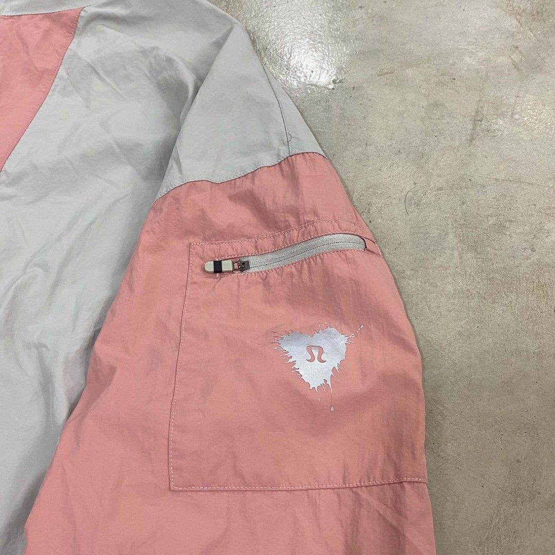 Lululemon (Category: Coats, Jackets and Outerwear) located in Manila. Submitted by rodeltzy (Listing ID 1461982891, Image 3). Description: Good as new Lululemon good as new good for outdoor/running.