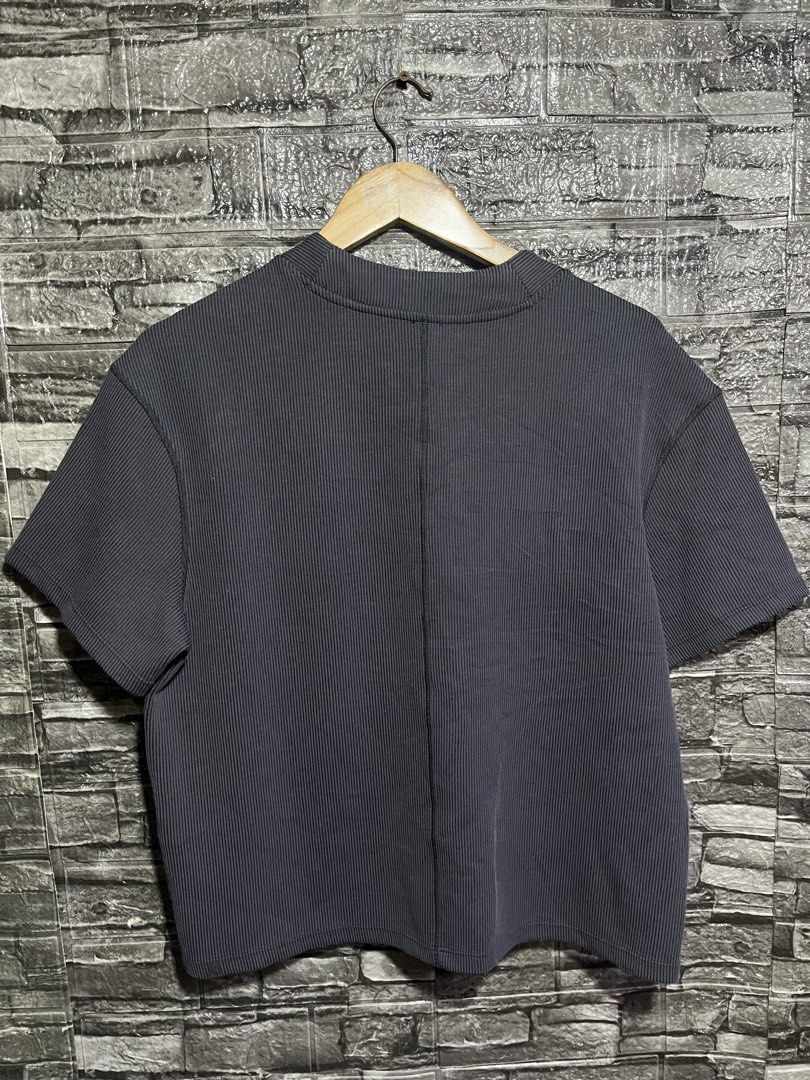 Lululemon Shirt (Category: Activewear) located in Manila. Submitted by flex_curation (Listing ID 1461825141, Image 3). Description: 22x23 IN VERY GOOD AND PRESENTABLE CONDITION BACOOR CAVITE LOC.