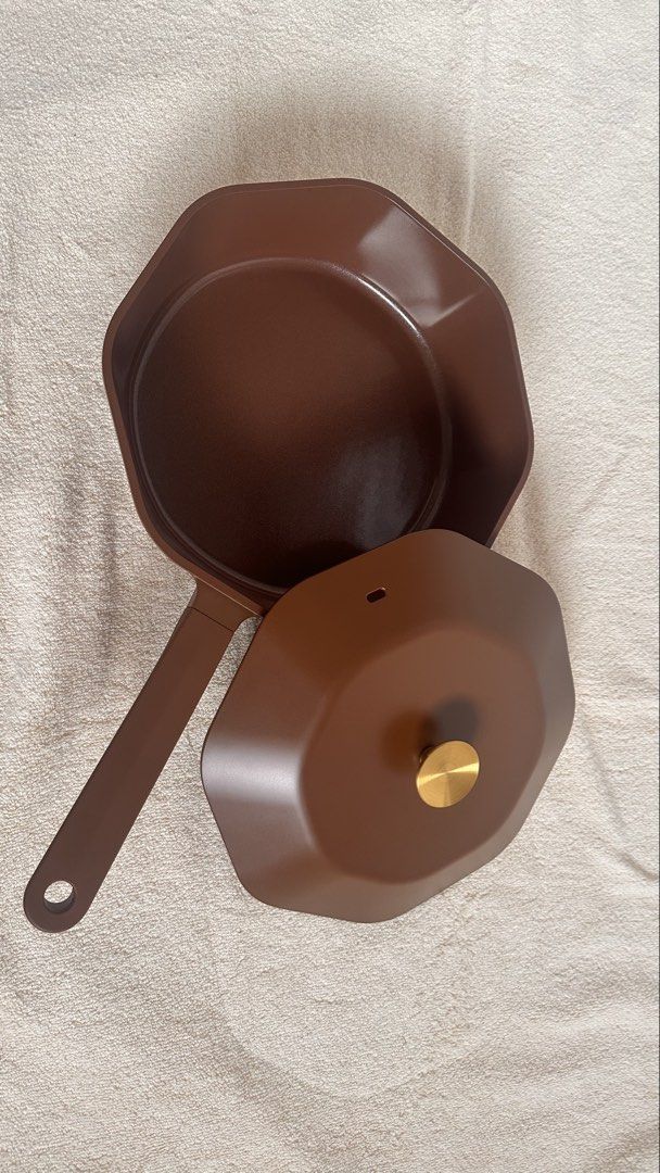 LUXE Deep Dish Sauté Pan Non-Stick Stackable with Lid (Category: Cookware & Accessories) located in Balete No 2. Submitted by rynsells_ (Listing ID 1461851611, Image 1). Description: - LUXE deep dish sauté pan - Non-stick surface for easy cooking and cleaning - Stackable design for convenient storage - Includes a matching lid with a stylish gold knob - Elegant deep brown color - Versatile for various dishes - Original box included - Size: 26cm 📍