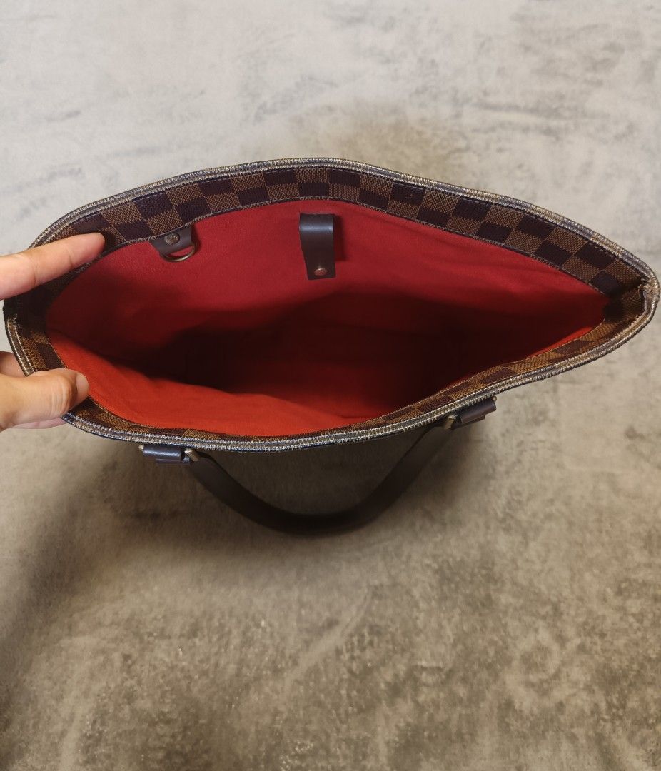 Louis Vuitton (Category: Tote Bags) located in Cavite. Submitted by south.loot (Listing ID 1461959964, Image 3). Description: Louis Vuitton Tote Bag Can fit laptop Good to excellent condition Used couple times.