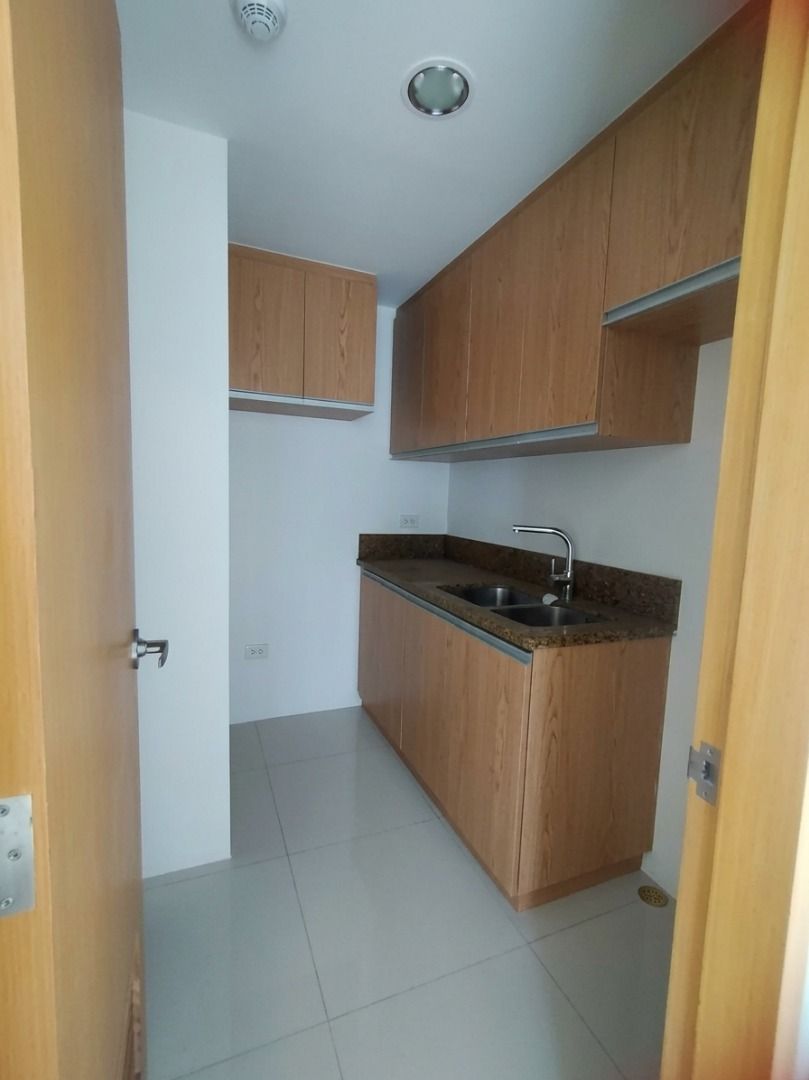 Madison Park West 3BR (Category: Apartments & Condos) located in Taguig. Submitted by truefox.f2173c (Listing ID 1461808102, Image 3). Description: Madison Park West •⁠ ⁠Floor Area: 100sqm •⁠ ⁠Floor: 36th •⁠ ⁠⁠3 Bedrooms •⁠ ⁠⁠2 Bathrooms •⁠ ⁠⁠One toilet for the helper •⁠ ⁠⁠With 2 Balcony •⁠ ⁠⁠1 Parking lot •⁠ ⁠Location: 7th Avenue corner 36th Streets BGC •⁠ ⁠Architect: Federal Land •⁠ ⁠Title: Clean •⁠ ⁠⁠For Sale For P28M Gross 5 % commission Phot