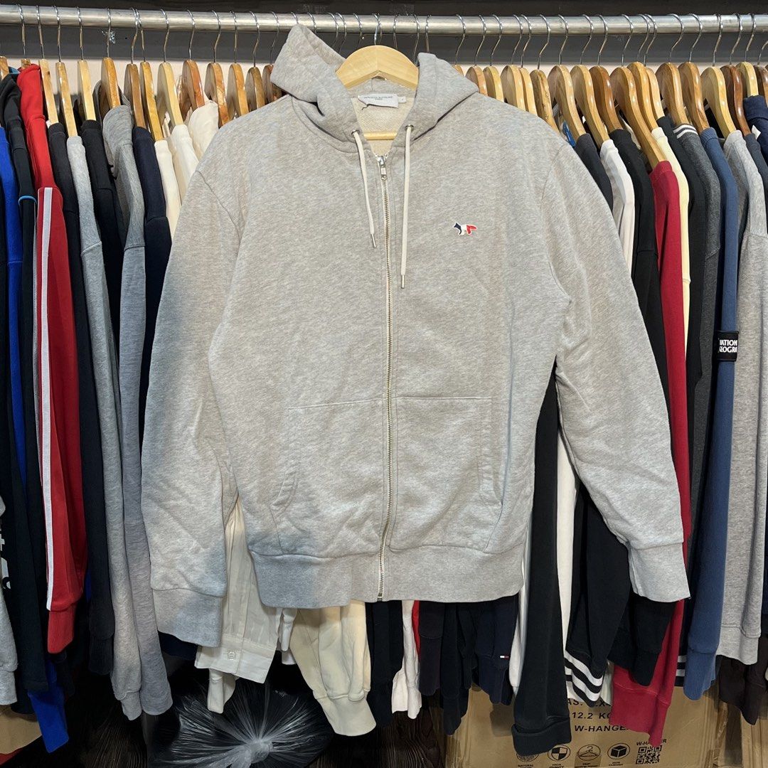 Maison Kitsune Paris (Category: Hoodies) located in Kabasalan. Submitted by yourgamiii (Listing ID 1461934864, Image 1). Description: Maison Kitsune Hoodie Size Large (21x27) Excellent Minimal Lints.