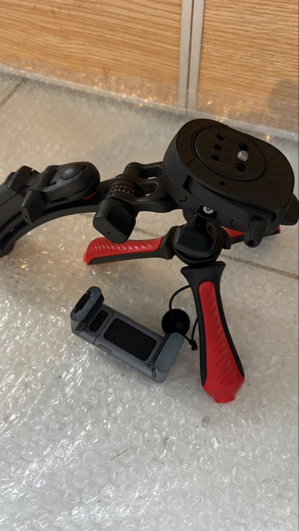 Manfrotto Universal Phone Clamp Tripod Mount (Category: Tripods & Monopods) located in Manila. Submitted by rms896765 (Listing ID 1461830829, Image 1). Description: - Manfrotto Universal Phone Clamp and Tripod Mount - Ideal for vlogging and photography - Clamp adjusts to fit most smartphones - Mount offers flexible positioning - Includes phone clamp and main mount - In good working condition.