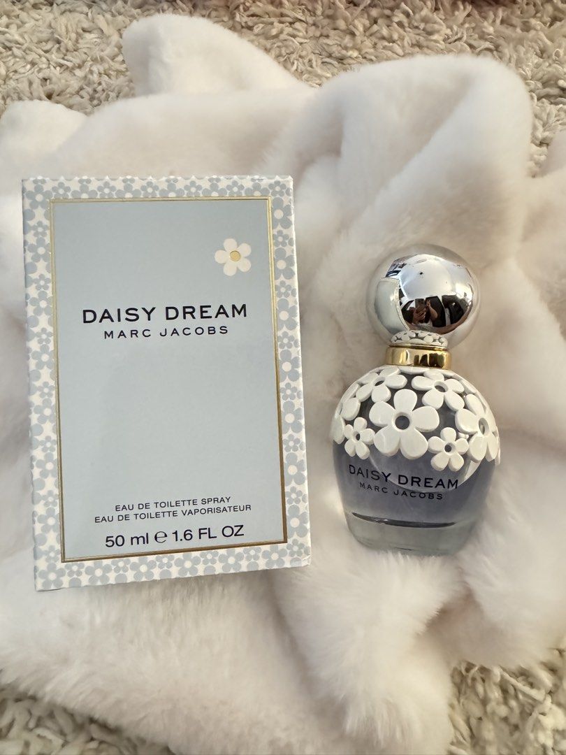 Marc Jacobs Daisy Dream EDT Spray 50ml (Category: Fragrance & Deodorants) located in San Nicolas. Submitted by ihascat (Listing ID 1461807619, Image 1). Description: - Authentic Marc Jacobs Daisy Dream Eau de Toilette - Missing 10 sprays - 50ml bottle (1.6 fl oz) - Comes with original box - Ideal scent for everyday wear.