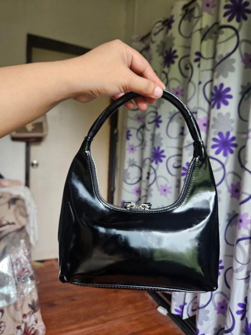 MARGE SHERWOOD HOBO MINI (Category: Shoulder Bags) located in Zamboanga. Submitted by clayd052 (Listing ID 1461957533, Image 3). Description: mini hobo.