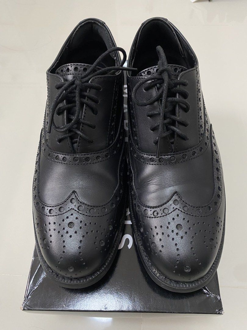 MARQUINS Arca Triple Black (Category: Casual Shoes) located in Paranaque City. Submitted by jules_aa (Listing ID 1461837603, Image 1). Description: Marquins Arca Tripple Black Used for a couple of times only Excellent condition Size 43/10 - fits perfectly for 9 - 9.5 US.