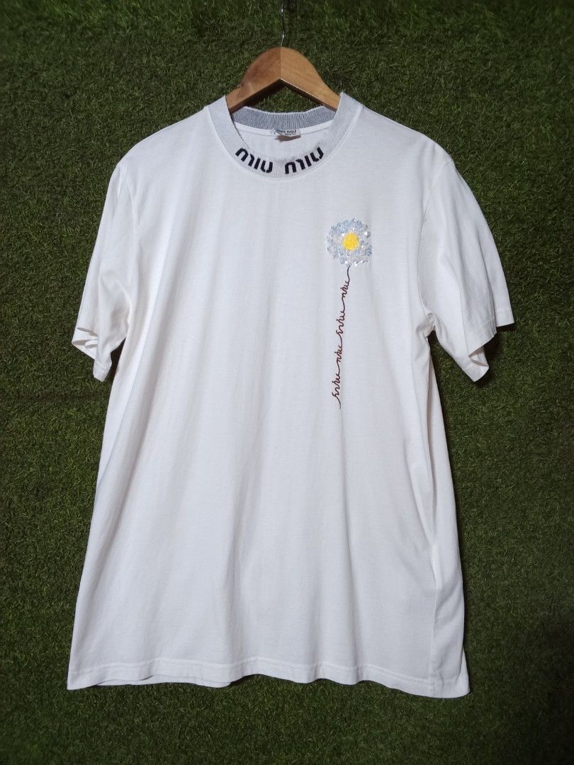 Men's t-shirts (Category: Luxury Apparel) located in San Jose. Submitted by kuyajames865 (Listing ID 1461900234, Image 1). Description: .