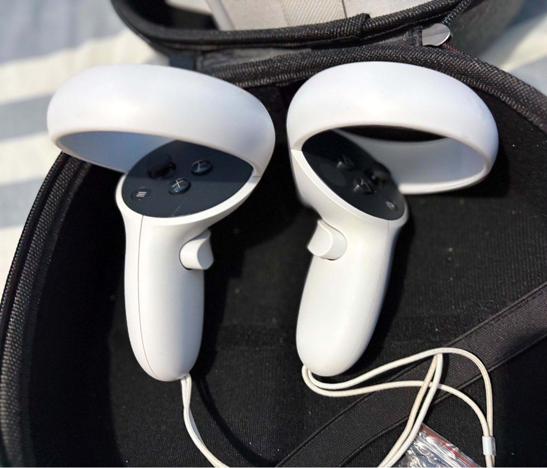 Meta Oculus Quest 2 VR Headset with Controllers and Case (Category: Others) located in Subic. Submitted by httpsuflea (Listing ID 1461853310, Image 2). Description: - Meta Oculus Quest 2 VR headset - Includes controller - bought from US - rfs: not using it anymore.