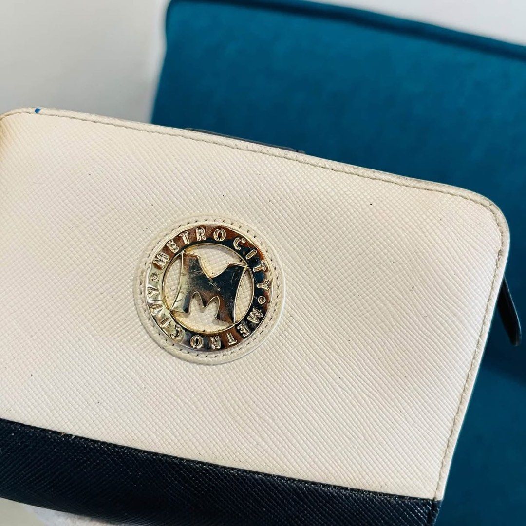 METRO CITY WOMENS WALLET (Category: Wallets & Card holders) located in Tacurong. Submitted by pearlitas_ukay (Listing ID 1461809882, Image 2). Description: .