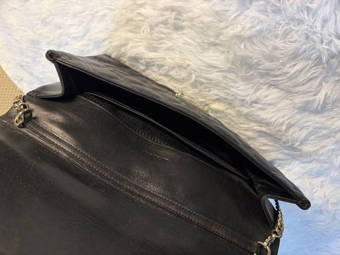 Metrocity shoulder Bag (Category: Shoulder Bags) located in Goa. Submitted by zahar_modern_thrift_bags001 (Listing ID 1461984036, Image 2). Description: .