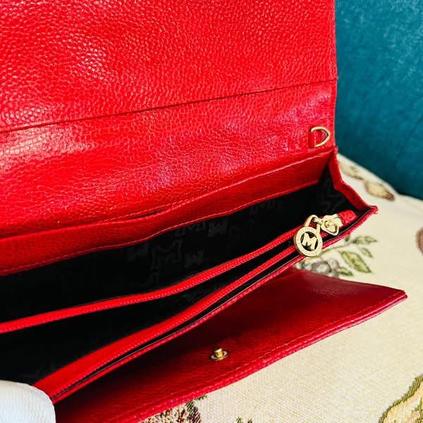 METROCITY WOMENS WALLET (Category: Luxury Bags & Wallets) located in Tacurong. Submitted by pearlitas_ukay (Listing ID 1461811734, Image 3). Description: .