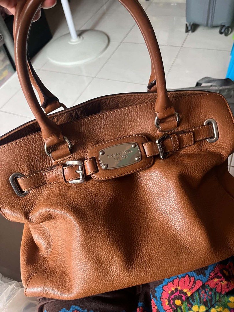 Michael Kors Leather Tote Bag (Category: Luxury Bags & Wallets) located in Tabaco. Submitted by devskie (Listing ID 1461799324, Image 2). Description: - 💯Authentic Michael Kors brown leather tote bag - Versatile with top handles and a detachable shoulder strap - Organized interior with a zippered compartment and pockets - Made in Vietnam - Ideal size for everyday essentials - No issues or flaws Price: 1600 FREE SHIPPING.