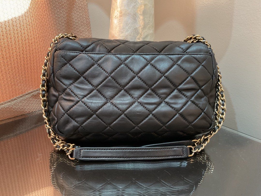 Michael Kors Quilted Leather Chain Shoulder Bag (Category: Luxury Bags & Wallets) located in Cagayan de Oro. Submitted by ericlarkyl89146 (Listing ID 1461849089, Image 2). Description: - Michael Kors black quilted leather shoulder bag - Gold-tone hardware and chain strap - Interior zip pocket and card slots - Versatile for everyday or evening use - Clean inside and out, ready for a new owner.