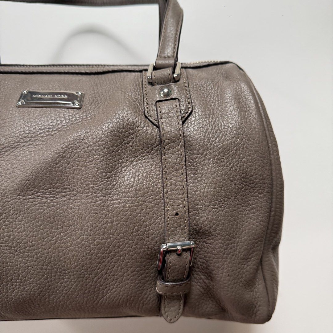 Micheal kors duffle bag (Category: Luxury Bags & Wallets) located in Cavite. Submitted by kalebfindsluxs (Listing ID 1462000290, Image 2). Description: .