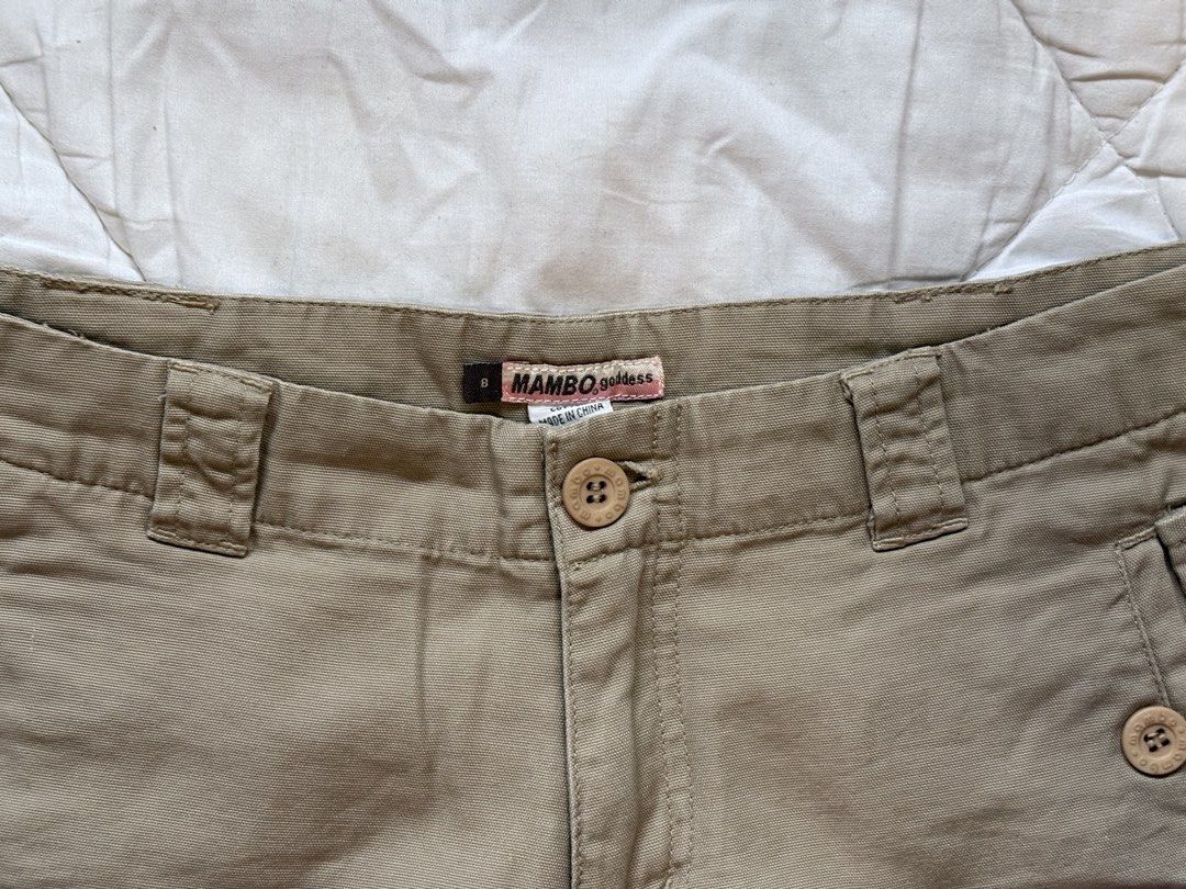 micro cargo shorts (Category: Shorts) located in Batangas. Submitted by miuparfait (Listing ID 1461832106, Image 2). Description: cargo micro shorts size: uk8 (non-stretch so this fits xs-m) condition: 10/10 (one of my faves! so easy to style) location: batangas mop: gotyme mod: jnt .