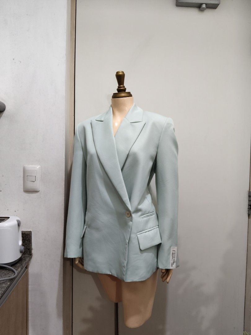 Mint Green Blazer (Category: Coats, Jackets and Outerwear) located in Manila. Submitted by deleonhann57311 (Listing ID 1461838563, Image 2). Description: large to xl. with inner lining ..super lightweight po.