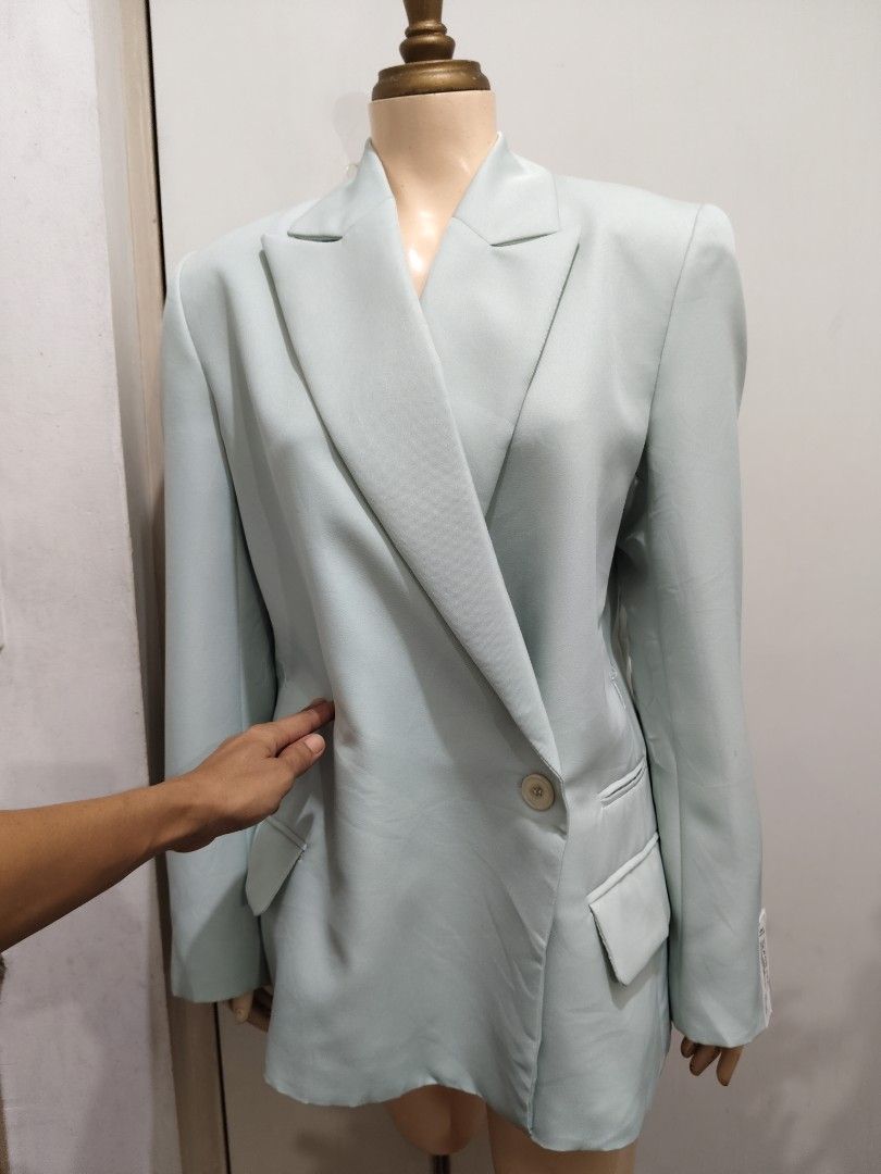 Mint Green Blazer (Category: Coats, Jackets and Outerwear) located in Manila. Submitted by deleonhann57311 (Listing ID 1461838563, Image 3). Description: large to xl. with inner lining ..super lightweight po.