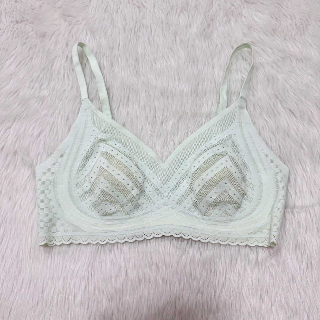 Mint Seamless Lightly Lined Bra [36A] (Category: Undergarments & Loungewear) located in Malabon City. Submitted by kmby_ (Listing ID 1462006017, Image 1). Description: Details: • Size 36A / wire-free / lightly padded • No issues • Mint-colored seamless bra.
