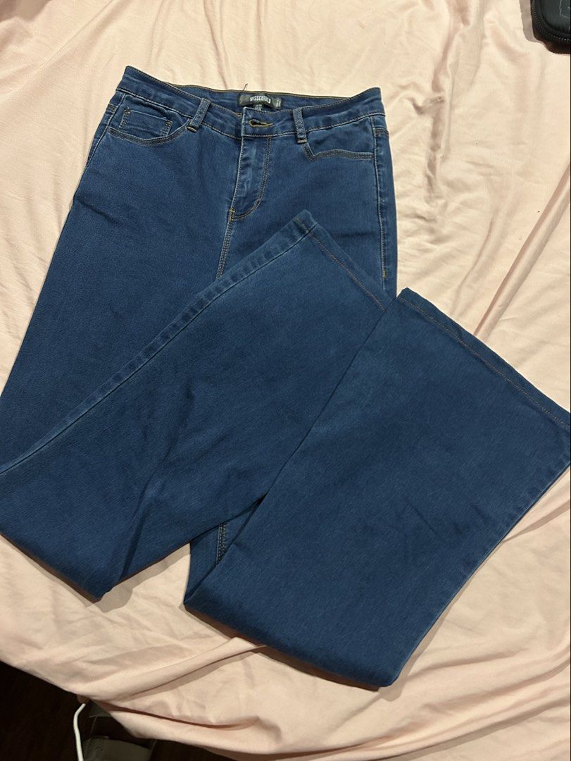 Missguided Flare Jeans (Category: Jeans) located in Las Pinas. Submitted by skyeeyks (Listing ID 1461948266, Image 1). Description: - Best fits 26-28 waist - Super stretch - 5'2 height for reference.