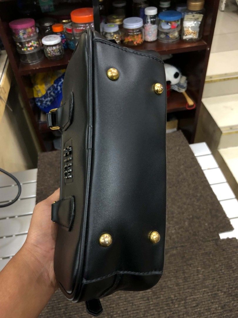 Miu Miu (Category: Luxury Bags & Wallets) located in Bacolod City. Submitted by nice_thriftt (Listing ID 1462028797, Image 3). Description: .