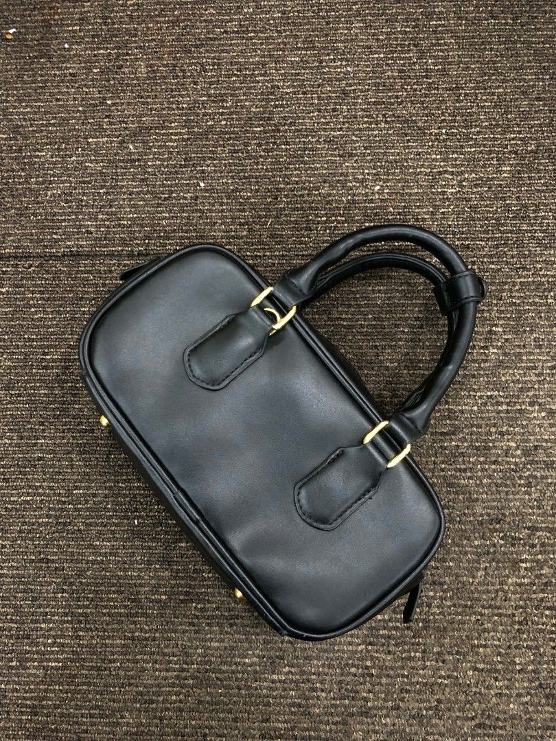 Miu Miu (Category: Luxury Bags & Wallets) located in Bacolod City. Submitted by nice_thriftt (Listing ID 1462028797, Image 2). Description: .