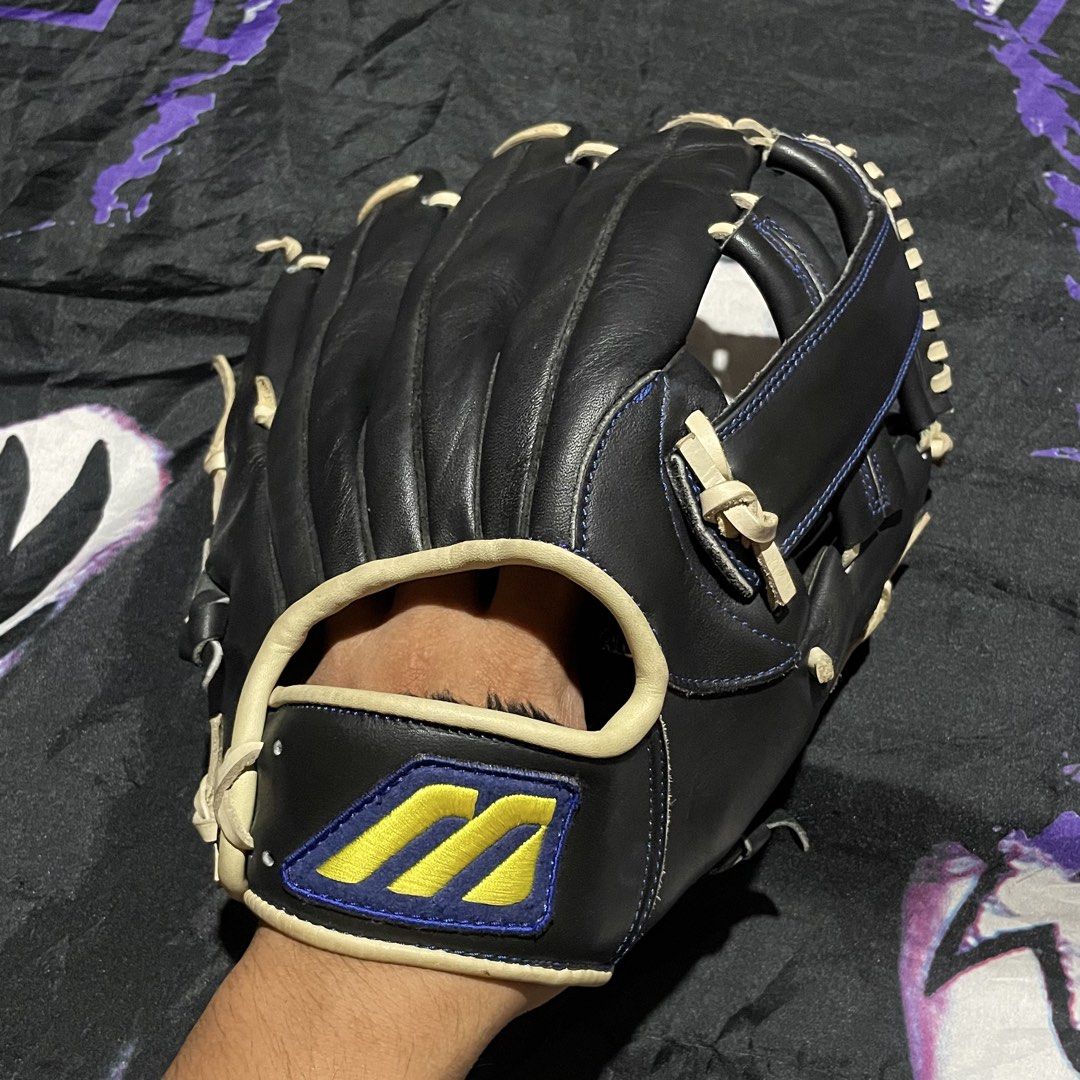 Mizuno Pennant Series “Dutral Alpha” Leather Baseball Glove (Professional Model) Size 12* (Category: Racket and Ball Sports) located in Pandi. Submitted by 28hundreds (Listing ID 1462024923, Image 1). Description: Mizuno Pennant Series “Dutral Alpha” Leather Baseball Glove (Professional Model) Size 12* excellent condition, authentic, dutral alpha leather, no rips, no tears, factory laces stitching are tight and intact, “double pak” added an extra