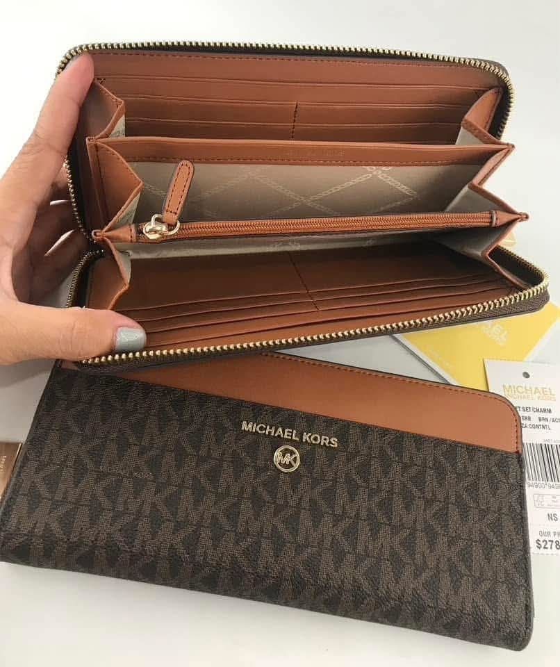 MK Long Wallet (Category: Wallets & Card holders) located in Manila. Submitted by msddirectfactoryoutlet (Listing ID 1461912065, Image 2). Description: .