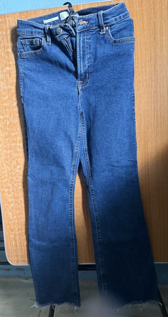 MNG Denim Sienna Flare Jeans (Category: Jeans) located in Manila. Submitted by trueriver02 (Listing ID 1461858566, Image 3). Description: - MNG Denim jeans -SX-S - Dark wash - Sienna model - Flare leg - Frayed hem - Comfortable and stylish for everyday wear - Perfect addition to your wardrobe.