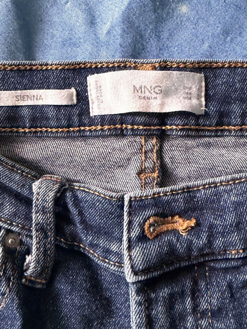 MNG Denim Sienna Flare Jeans (Category: Jeans) located in Manila. Submitted by trueriver02 (Listing ID 1461858566, Image 1). Description: - MNG Denim jeans -SX-S - Dark wash - Sienna model - Flare leg - Frayed hem - Comfortable and stylish for everyday wear - Perfect addition to your wardrobe.
