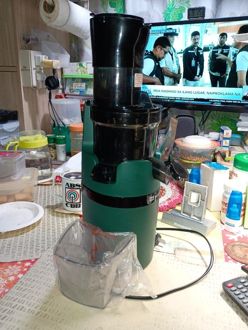 Mokkom MK-199 Juicer (With slight issue) (Category: Juicers, Blenders & Grinders) located in Caloocan City. Submitted by mack.bay (Listing ID 1461971083, Image 2). Description: - Mokkom Juicer, Model MK-199 -Type: Slow Juicer -Good brand - Color: Green and Black - Condition: with slight issue. - Honest Issue: Working but sometimes it's stop and fruits jammed but motor still continue to just need to press the reverse switch repeatedly. -Kayo na ma