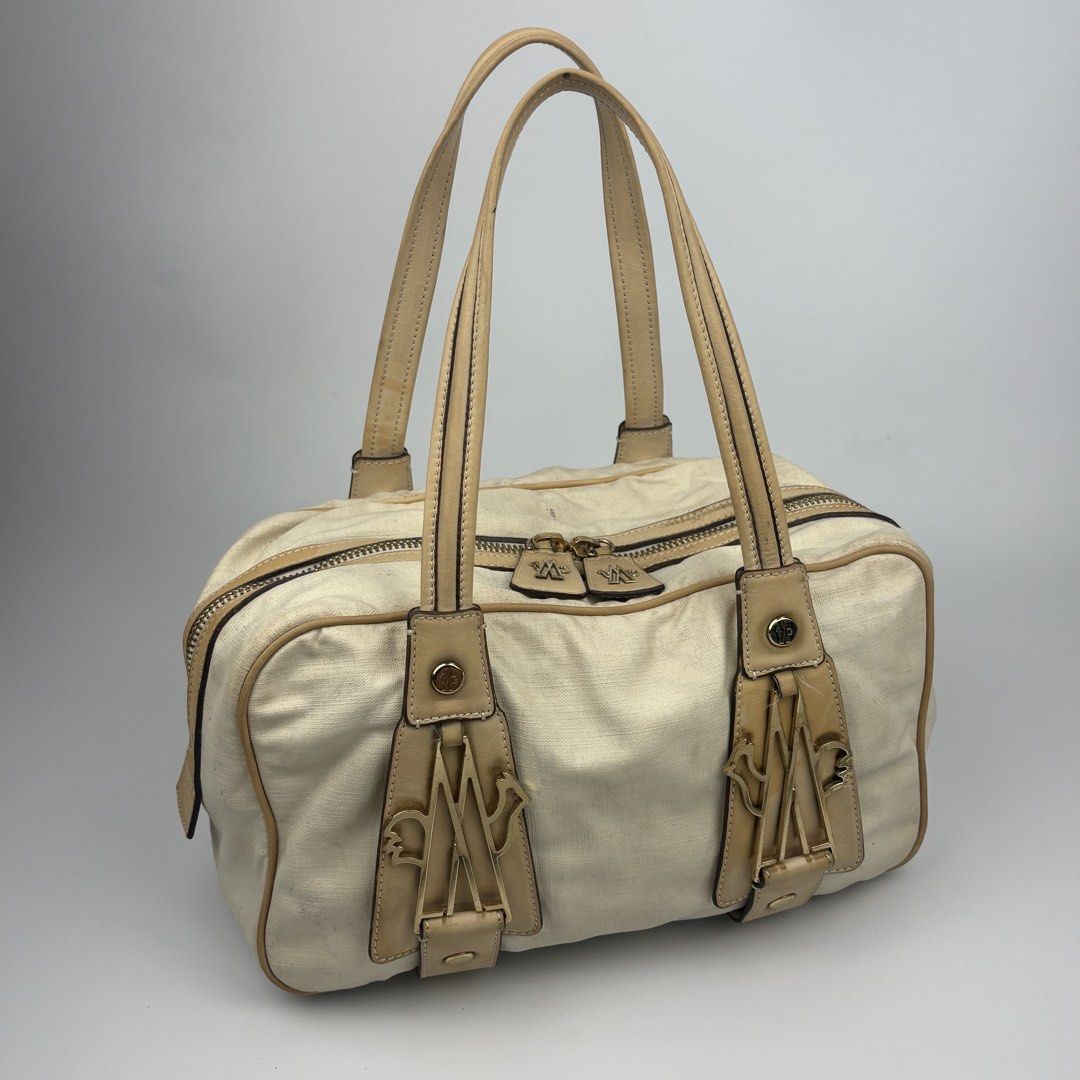 Moncler Paint-coated Shoulder Bag (Category: Luxury Bags & Wallets) located in Bacolod City. Submitted by caast.archives (Listing ID 1461802107, Image 1). Description: Moncler Paint-coated Shoulder Bag Size: Medium Condition: Very good Flaw: Scratches and dirts.