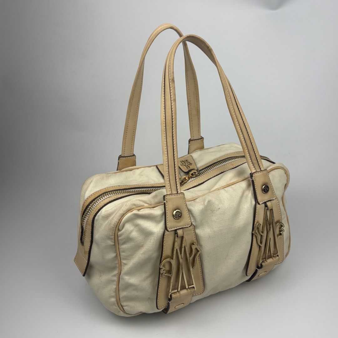 Moncler Paint-coated Shoulder Bag (Category: Luxury Bags & Wallets) located in Bacolod City. Submitted by caast.archives (Listing ID 1461802107, Image 2). Description: Moncler Paint-coated Shoulder Bag Size: Medium Condition: Very good Flaw: Scratches and dirts.
