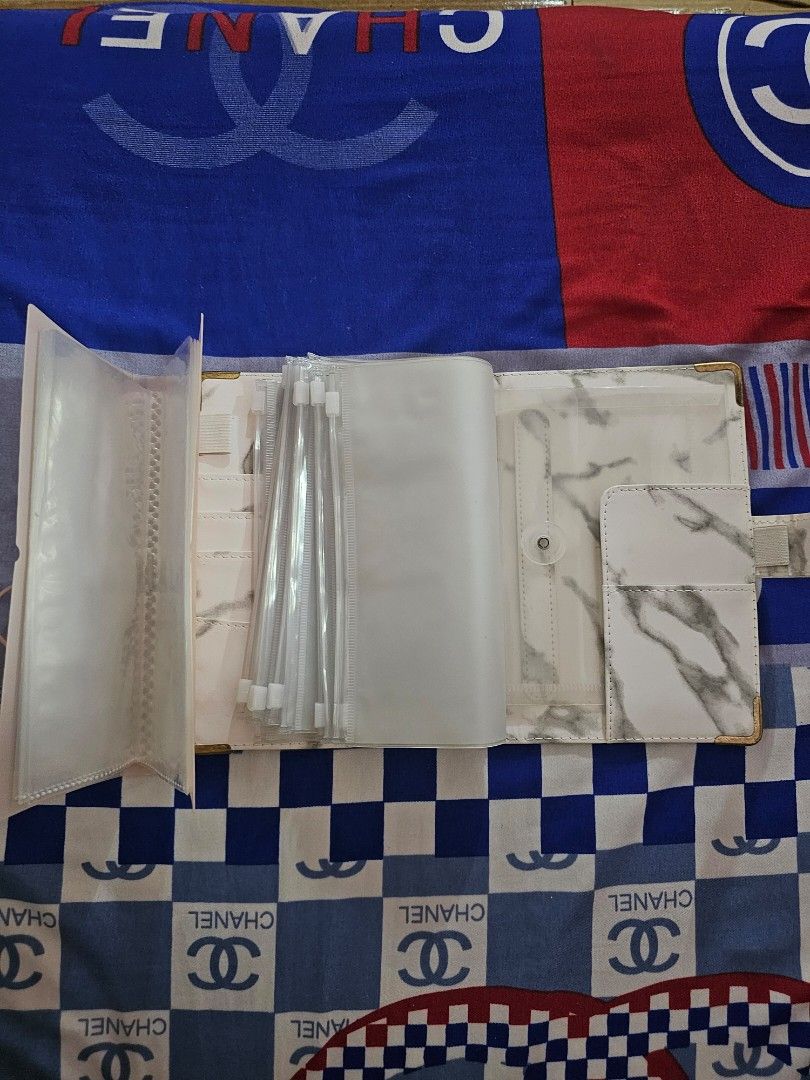 Money Binder (Category: Other Stationery & Craft) located in Lubao. Submitted by wakinaa (Listing ID 1461844972, Image 2). Description: left clear plastic divider page and a white marble-patterned binder used for cash budgeting or card storage white marble-patterned A6 PU leather budget binder and money organizer with 6 ring rings and clear zipper envelopes.