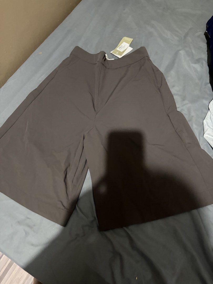 Mosaic Riel 15 Culottes Charcoal M (Category: Other Bottoms) located in Manila. Submitted by raymond28165 (Listing ID 1461907736, Image 1). Description: - Mosaic Riel 15 culottes - Color: Charcoal - Size: M - Style: Wide-leg culottes - Original Price: P2,650.00 - Care Instructions: - Hand wash gently only - Wash with similar colors - Use mild detergent - Dry flat in the shade - Iron on low heat - No soaking or bleaching - Do not tumble dry.