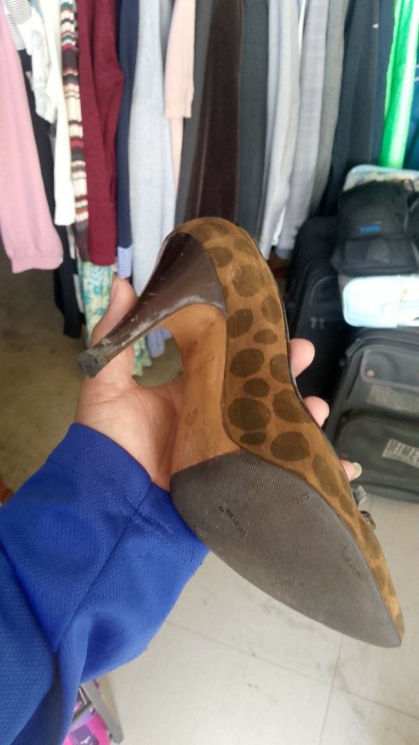 Moschino Cheap and Chic Brown Leopard Print Heels (Category: Heels) located in Manila. Submitted by romeoamoro00044 (Listing ID 1461946677, Image 2). Description: - Chic brown heels with a fun leopard print. - Elegant pointed toe design. - Adorable bow detail for a cute touch. - Made in Italy, ensuring quality craftsmanship. - Versatile for dressing up any outfit..